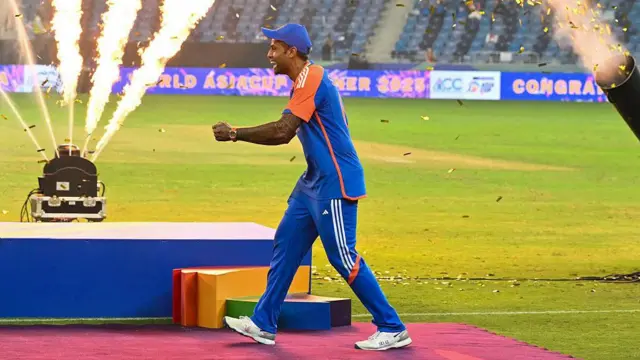 एशिया कप में मोहसिन नक़वी से ट्रॉफ़ी न लेने का फ़ैसला किसका था और कैसे हुआ तय?