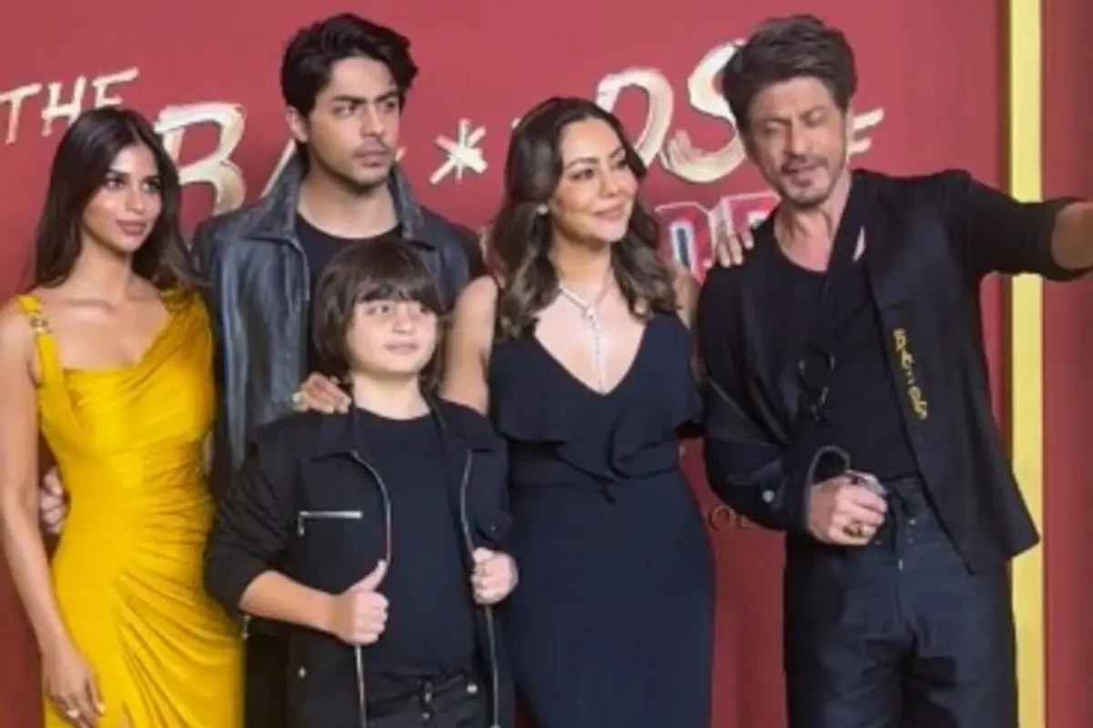 शाहरुख के बेटे आर्यन को सपोर्ट करने ‘बैड्स ऑफ बॉलीवुड’ की स्क्रीनिंग पर पहुंचे अजय देवगन, काजोल, रणबीर, आलिया