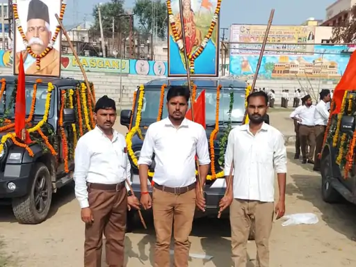 राष्ट्रीय स्वयंसेवक संघ का विजयदशमी पर पथ संचलन:कासगंज में 100 वर्ष पूरे होने पर स्वयंसेवकों ने किया शक्ति प्रदर्शन