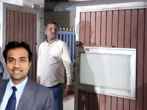 घूसखोर डॉक्टर के लॉकर में मिला 1 करोड़ का सोना:बोला-मुझसे जलने वालों ने मेरी शिकायत की, बड़ी जिम्मेदारियां मिलती देख नहीं पाए