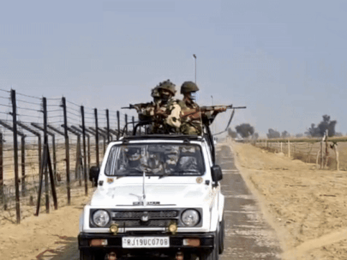 सेना की गाड़ियों से पेट्रोल-डीजल चुराया तो जवान मारेंगे गोली:लेफ्टिनेंट कर्नल ने पुलिस, सरपंचों को भेजा लेटर, लिखा-गांव वालों को बता दें, खुद होंगे जिम्मेदार