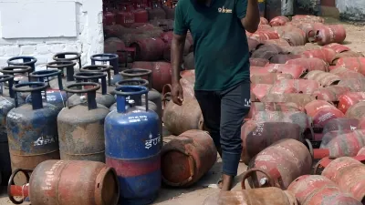 1 नवंबर से बदले गैस सिलेंडर के रेट, LPG के दामों में हुई कटौती; जानिए कितना हुआ सस्ता
