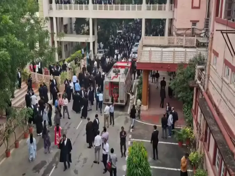 अफवाहों का बम:हाई कोर्ट की जयपुर बेंच को बम से उड़ाने की धमकी, सर्च में मिला कुछ नहीं… 2500 से ज्यादा केसों की सुनवाई प्रभावित