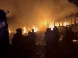 कबाड़ के गोदामों में लगी भीषण आग, फायर बिग्रेड की 7 गाड़ियों ने पाया काबू, लाखों का हुआ नुकसान