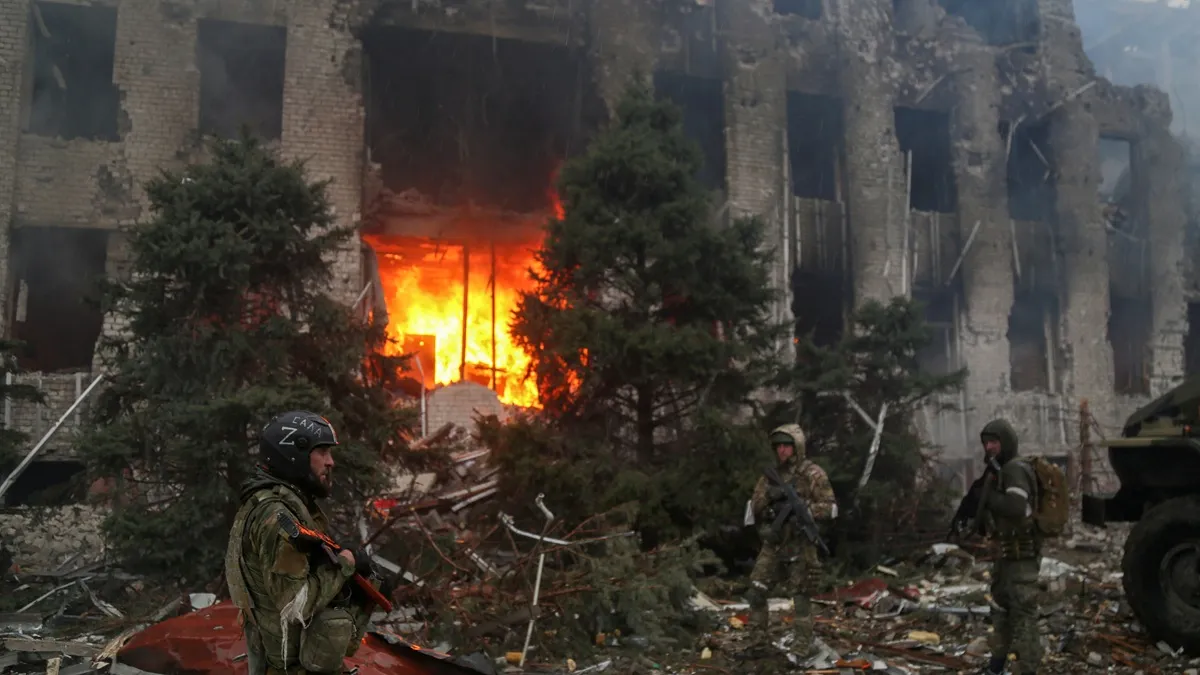 रूसी हमलों से यूक्रेन का एक और बड़ा शहर बर्बाद, हाथ से जाने का डर; अब क्या करेंगे जेलेंस्की