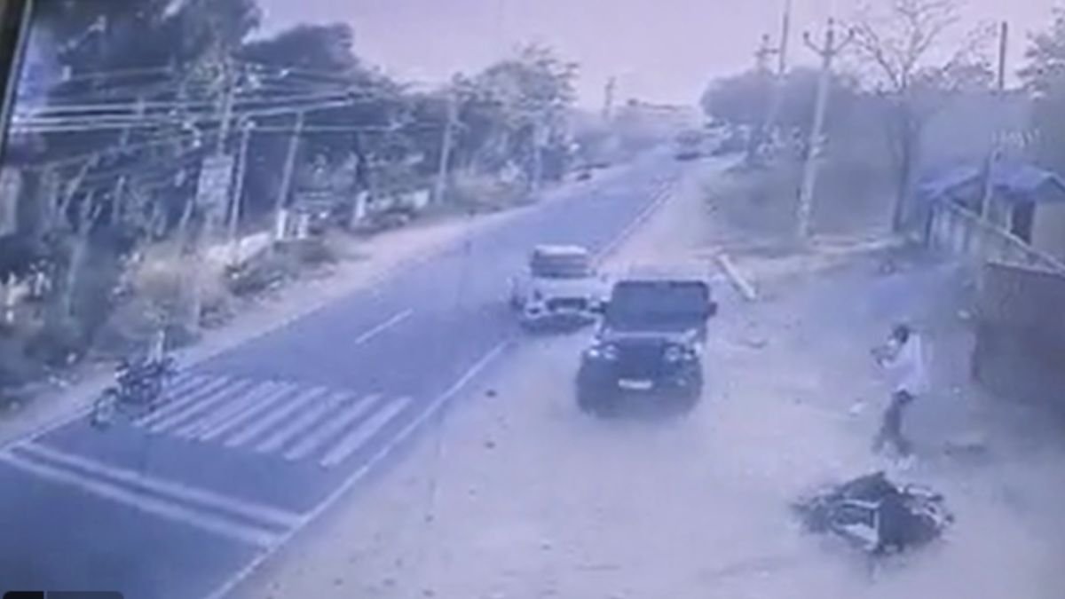 राजस्थान में गैंगवार: फिल्मी अंदाज में THAR ने बाइक वालों को रौंदा, जमकर हुई फायरिंग