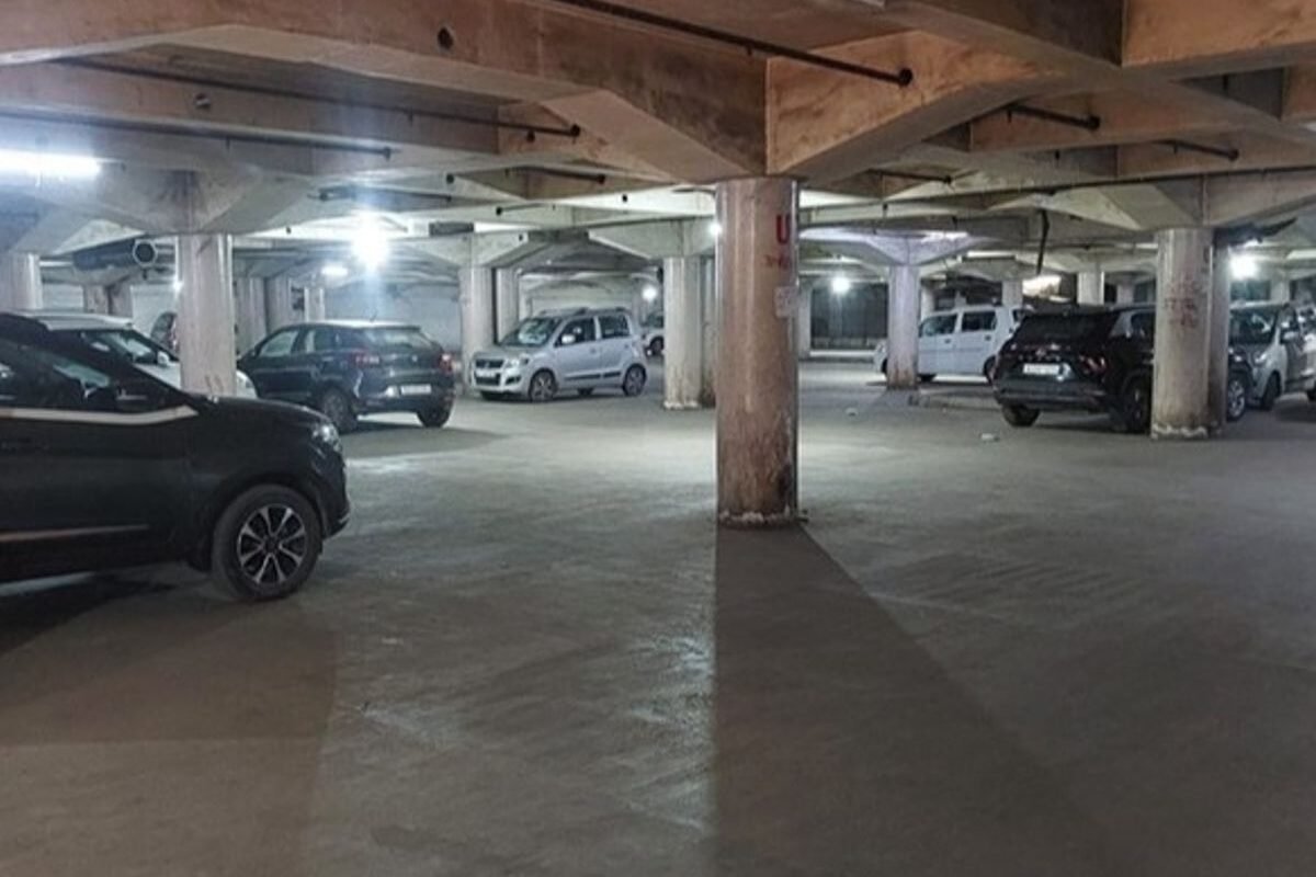 SMS हॉस्पिटल के पूर्व अधीक्षक को नोटिस जारी:पार्किंग संचालन मामले में पूछताछ करेगी जांच कमेटी, बिना टेंडर के ही चल रही थी पार्किंग