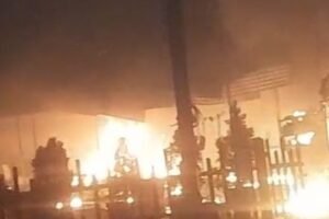 जयपुर में महेश नगर में कोचिंग इंस्टीट्यूट में लगी आग:फ्लैट में सिलेंडर फटने से अफरा-तफरी; 50 से ज्यादा लोगों को सुरक्षित निकाला