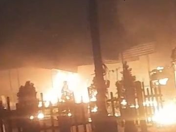 जयपुर में महेश नगर में कोचिंग इंस्टीट्यूट में लगी आग:फ्लैट में सिलेंडर फटने से अफरा-तफरी; 50 से ज्यादा लोगों को सुरक्षित निकाला