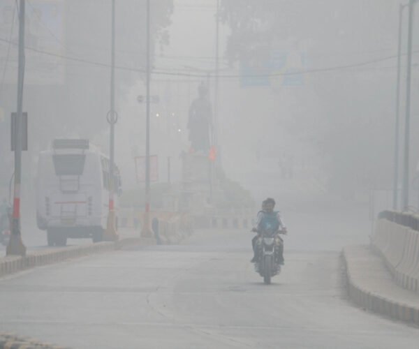 राजस्थान में पारा -2, बर्तनों में रखा पानी जम गया:जयपुर समेत 11 जिलों के स्कूलों में छुट्टियां बढ़ाईं, सर्दी का आज रेड अलर्ट