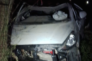 बिजनेसमैन की कार ट्रेलर से भिड़ी, 4 की मौत:मृतकों में पति-पत्नी भी, 6 साल का बेटा बचा; शादी समारोह से लौट रहा था परिवार