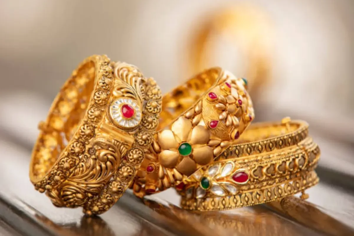 आपने भी नहीं खरीदी? अचानक 15000 रुपये चढ़ी चांदी… सोना 3700 रुपये महंगा, जानें नए रेट