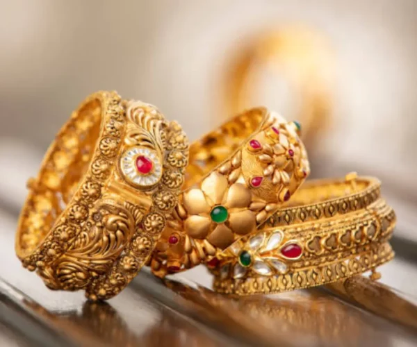 आपने भी नहीं खरीदी? अचानक 15000 रुपये चढ़ी चांदी… सोना 3700 रुपये महंगा, जानें नए रेट